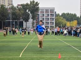 莱切已决定激活左后卫安东尼诺·加洛的续约选项，新合同将持续至2027年。这名球员目前受到多家俱乐部的关注，可能将在下赛季转会。 来源：著名记者斯基拉