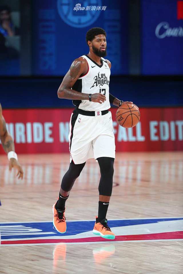 示出了浓厚 示出了浓厚